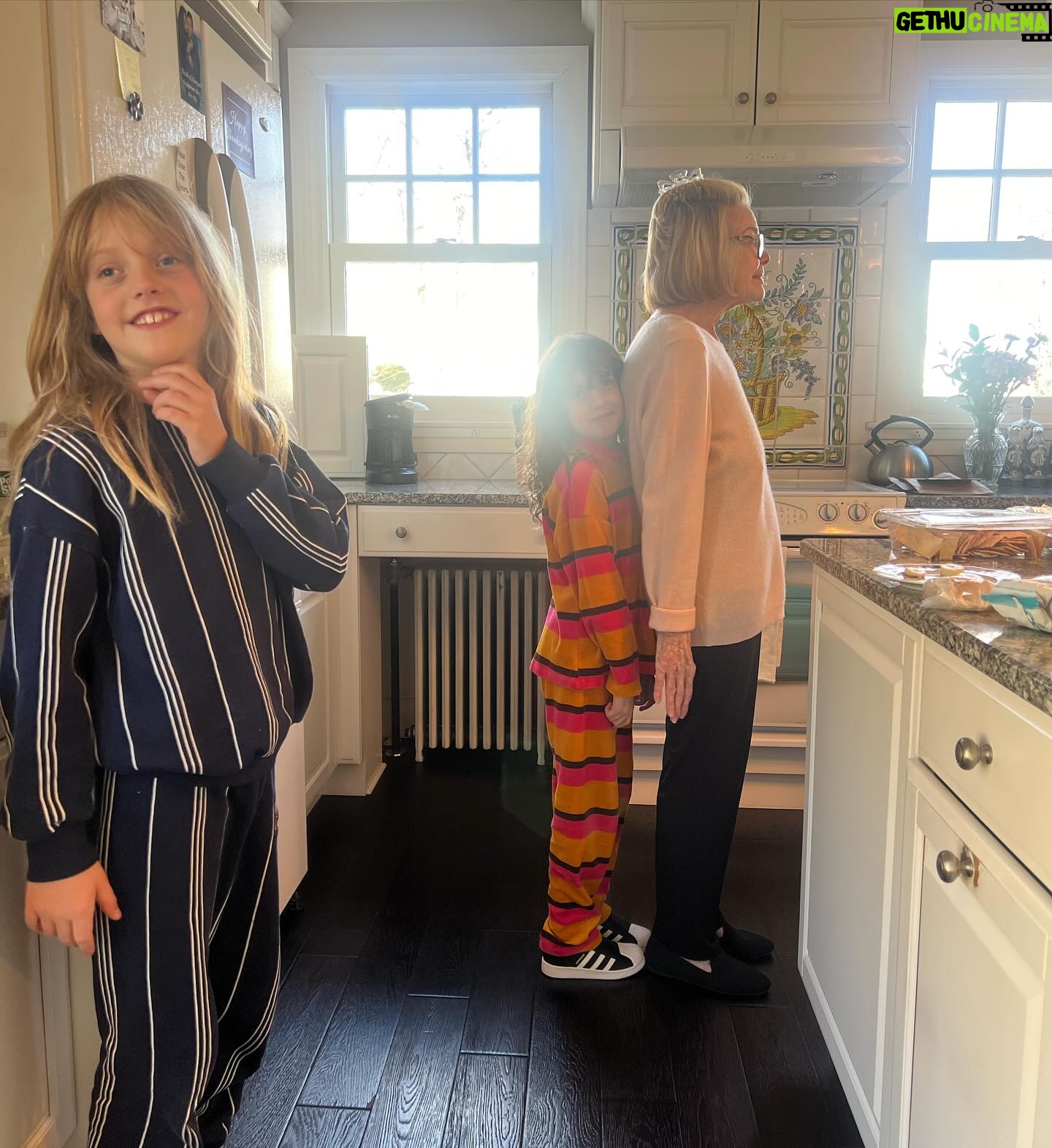 Liv Tyler Instagram - Our beautiful GG 94 years ( great grammy ) Lula Rose 7 years Sailor Gene 8 years