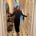 Liv Tyler Instagram - Sometimes you just gotta work a doorway 🕺🏽🤓👯‍♀️ can I just say @normakamali you are everything 💗