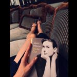 Liv Tyler Instagram - So excited to start reading my friends memoir @demimoore 💗🙌🏻