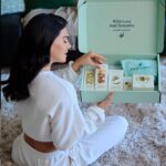 Livia Brito Pestana Instagram – No más “Good Hair Day”

Con @evaavobeauty ya no es un solo día, sino una era completa de buen cabello. Este aceite es mi #must porque además de darme brillo, me protege de la contaminación💚

Tienen 25%OFF en toda la tienda, ¡aprovechen!