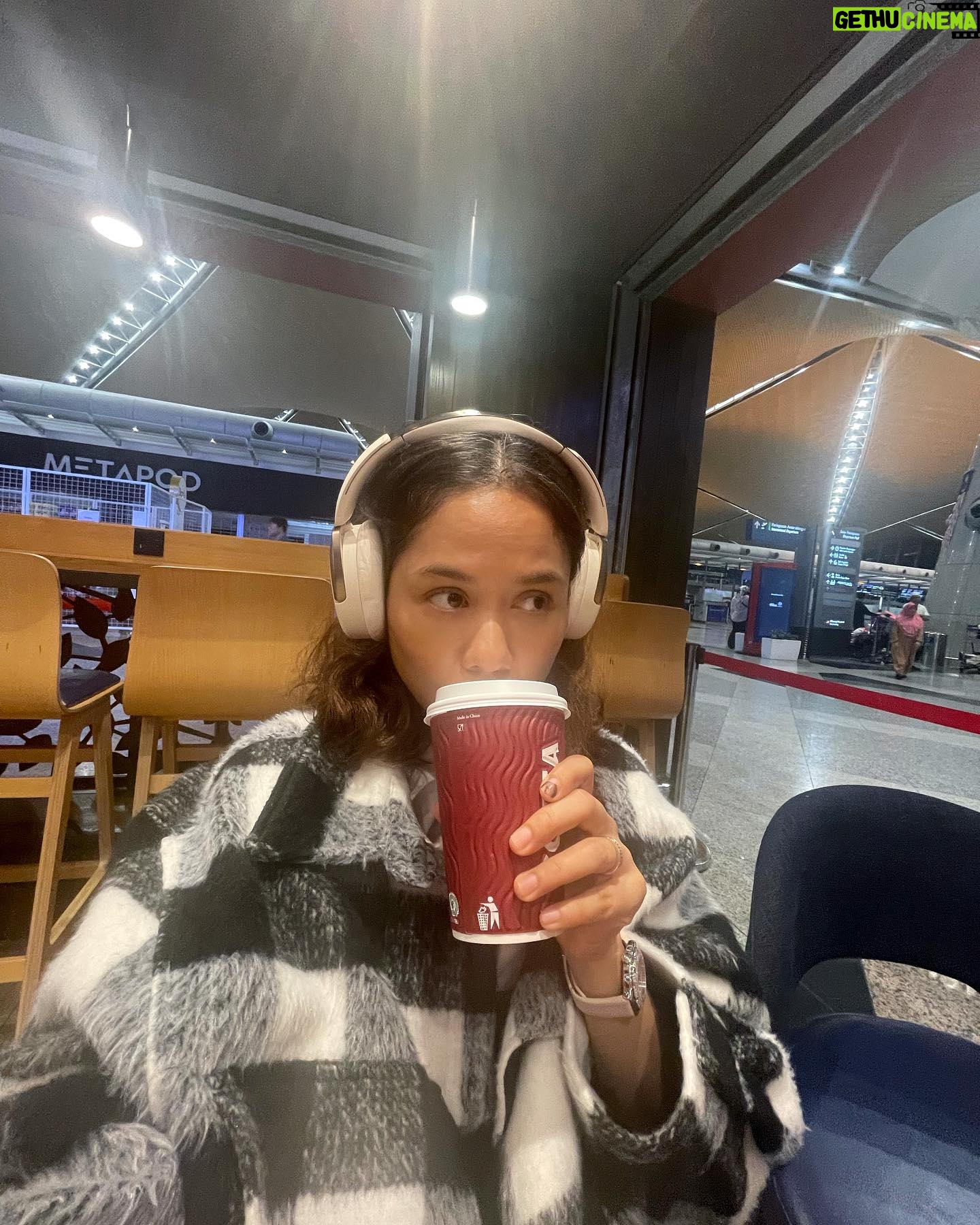 Liyana Jasmay Instagram - morning flight is the best💋