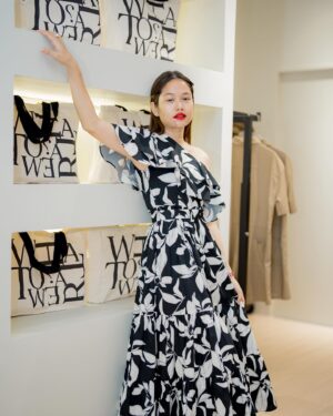 Liyana Jasmay Instagram - So excited for the opening of @whattowearmalaysia new flagship store at 163 Retail Mont Kiara! Congrats #wtwtoday and cant wait to shop there now every weekend!

Im wearing @whattowearmalaysia #wtwtoday of course!