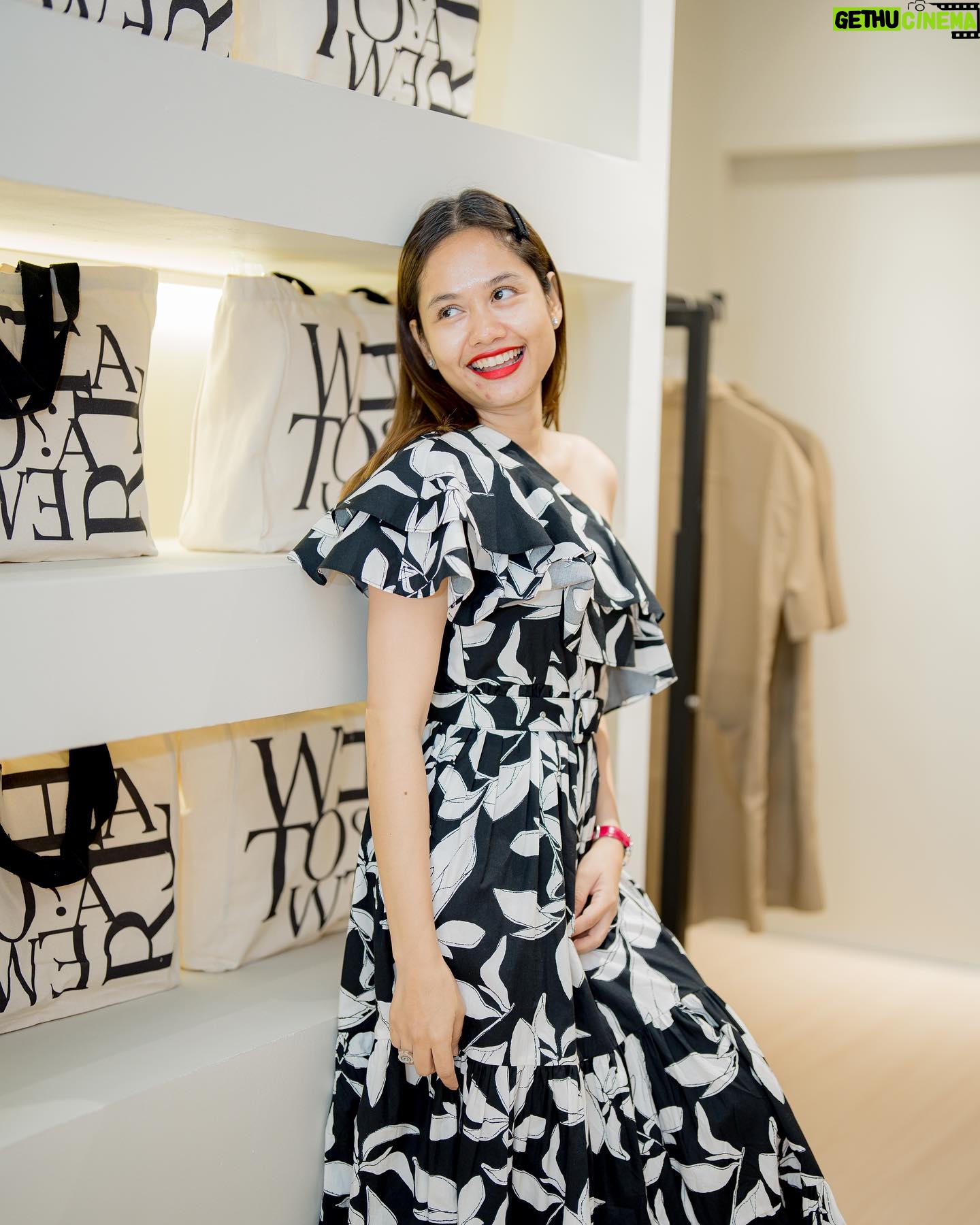 Liyana Jasmay - 1.2K Likes - So excited for the opening of @whattowearmalaysia new flagship store at 163 Retail Mont Kiara! Congrats #wtwtoday and cant wait to shop there now every weekend!
Im wearing @whattowearmalaysia #wtwtoday of course!