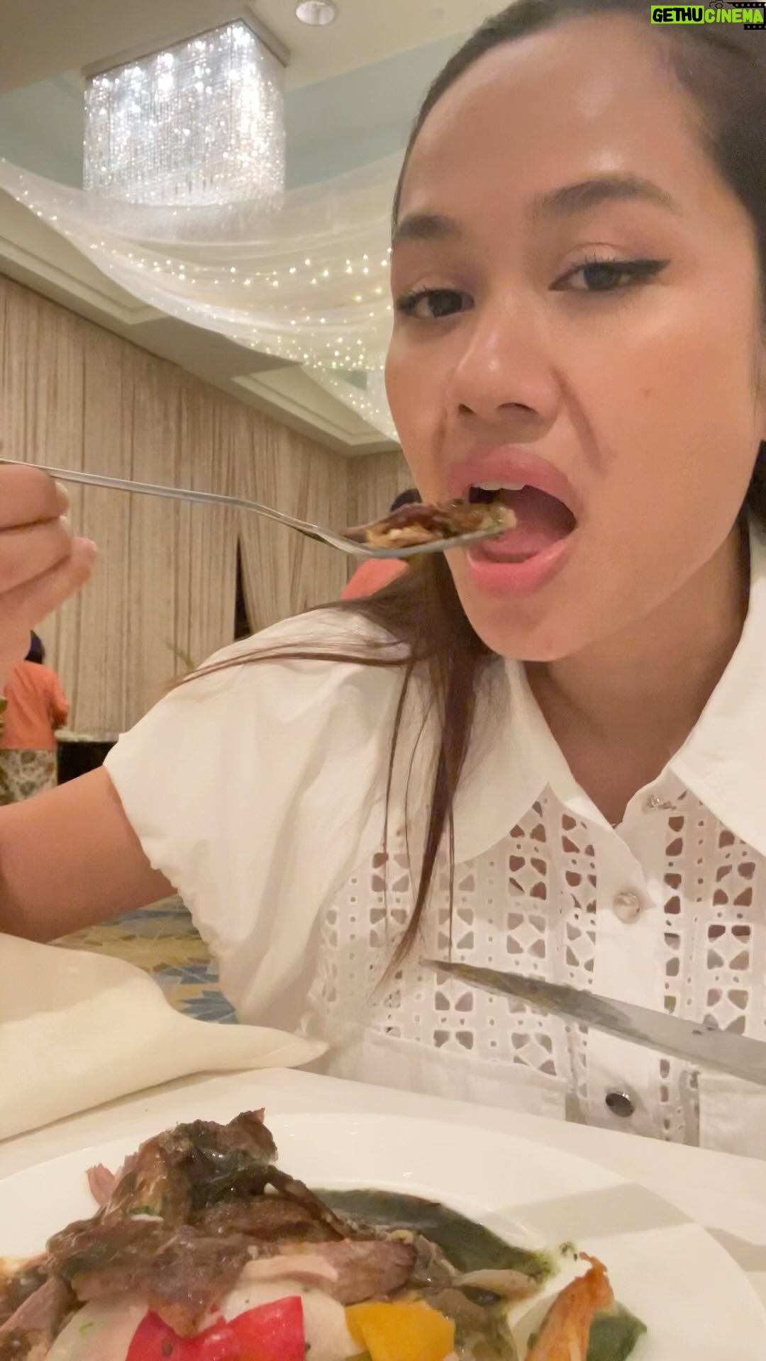 Liyana Jasmay - 3.3K Likes - Ramadan buffet ni harga dia RM298 nett per adult and Kids between the ages 6–11 is priced at RM168 and children ages 5 and below will be eating for free!
For dining reservations, please call 60 (3) 2330 8798, email mokul-fb@mohg.com
@mo_kualalumpur
#ImAFAN
#MandarinOriental
