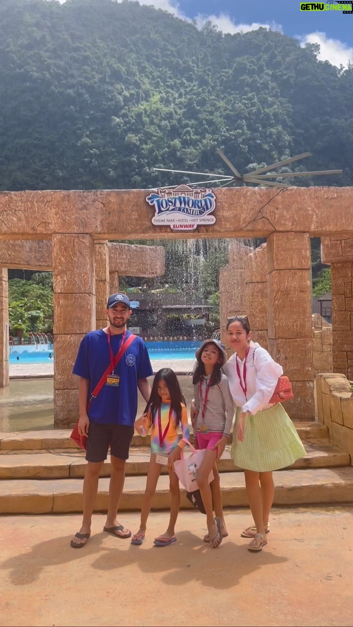 Liyana Jasmay Instagram - Holiday bersama keluarga penting utk saya. Sebab memori ini yg dorang akan bawa sampai besar. I want them to have a happy childhood. We have been to @sunwaylostworldoftambun more than 3 times last year. But we still find so much happiness here. Its always a great time for us! Thank you @sunwaylostworldoftambun and @imkenneth_ for the great hospitality! for taking care 9 of us! the kids are havoc! Deff coming back again soon! Cuti Cuti Malaysia is great! #sunwaylostworldoftambun #awesomemoments #stpstudio