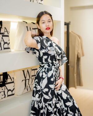 Liyana Jasmay Instagram - So excited for the opening of @whattowearmalaysia new flagship store at 163 Retail Mont Kiara! Congrats #wtwtoday and cant wait to shop there now every weekend!

Im wearing @whattowearmalaysia #wtwtoday of course!