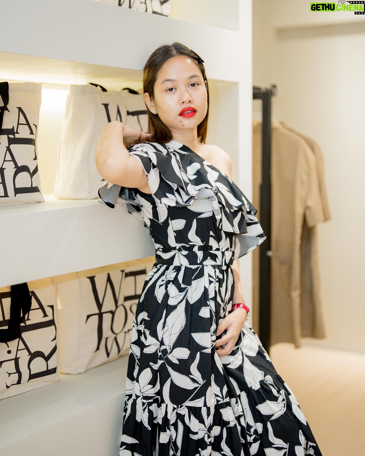Liyana Jasmay - 1.2K Likes - So excited for the opening of @whattowearmalaysia new flagship store at 163 Retail Mont Kiara! Congrats #wtwtoday and cant wait to shop there now every weekend!
Im wearing @whattowearmalaysia #wtwtoday of course!