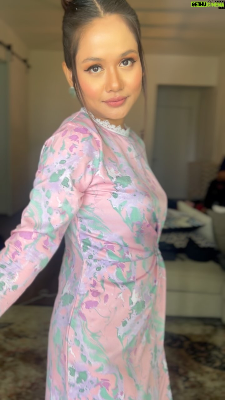 Liyana Jasmay - 2K Likes - terus terbaring sebab baju ni cantik sgt from @petra.rtw 🌸
#petralebaran2024