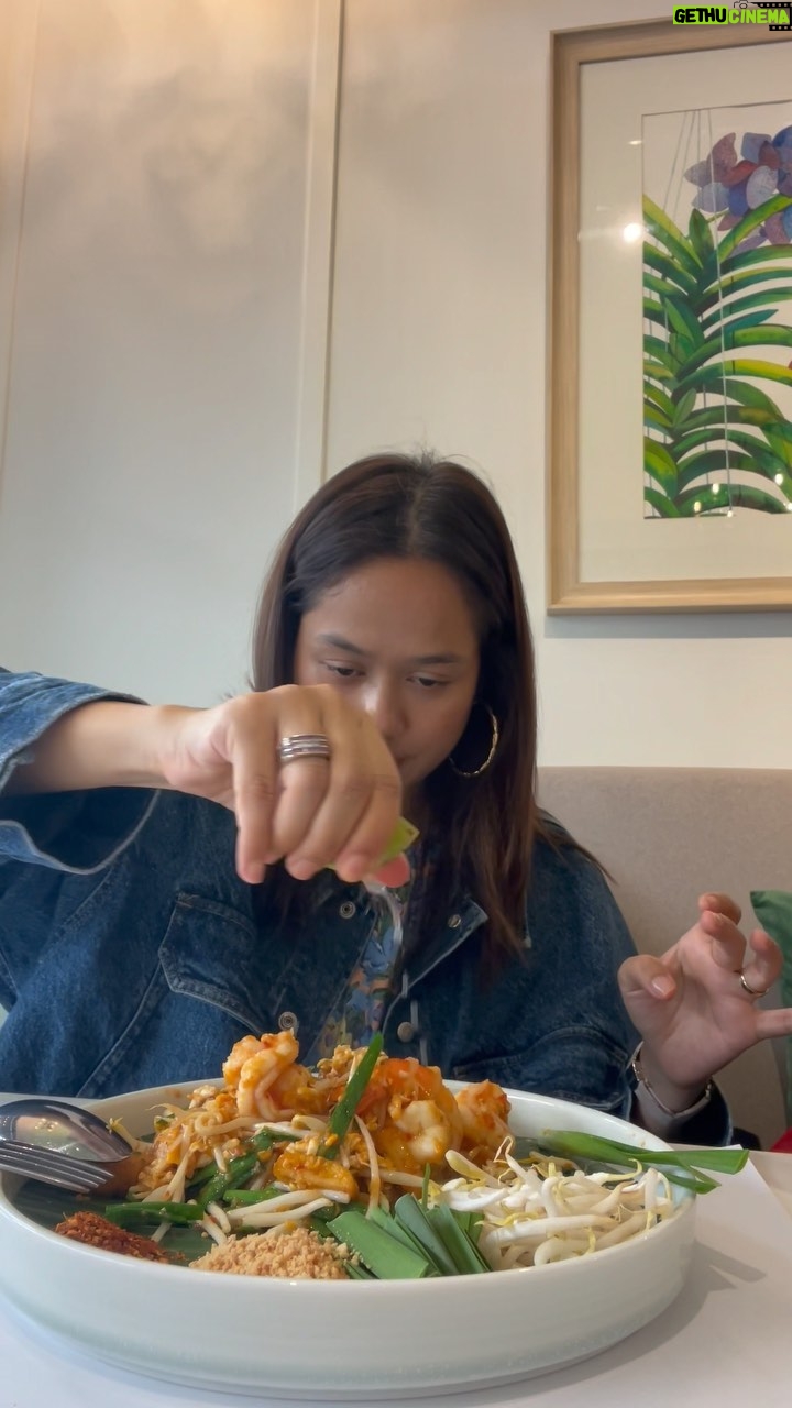 Liyana Jasmay Instagram - Sums up my trip makan to bangkok. I cant even look at the weigh scale anymore. Hotel @valiahotelbangkok Usman Halal @usmanthaimuslimfood Phrigkiao Bangkok Halal @phrigkiao.bangkok ( i salah sebut dlm video, please ignore lol! ) Cassette Cafe @the.cassette.coffee.bar