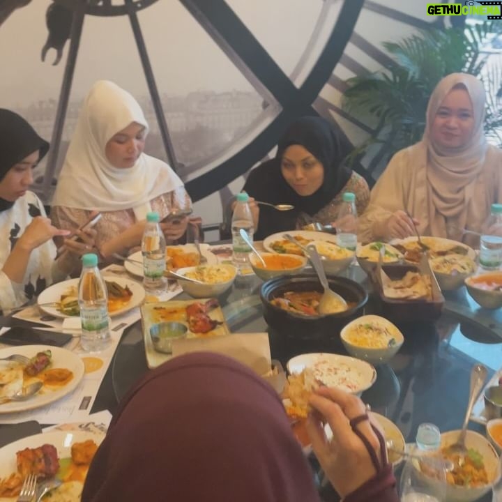 Liyana Jasmay Instagram - Alhamdulillah for #Imanclub sisters🫶🏻 Beyond grateful for this rizq of wonderful community of sisterhood.