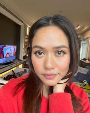 Liyana Jasmay Instagram - Lama tak selfies📸

Happy sikit sbb jawline mula muncul. Btw, I memang tak amik air manis dah dekat sebulan, ada cheat makan cake on friday and sikit2 sesuap dua ice cream. But kawalan utk diri harus tinggi utk mencapai weight idaman.