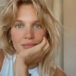 Liz Solari Instagram - Hoy voy a ser mejor que ayer. Hoy voy alegrarle el día a alguien cuando menos lo espere. Hoy voy amar incondicionalmente. Hoy voy a perdonar a quienes me lastimaron y pedir perdón a quienes lastime. Hoy voy a agradecer a Dios por cada bendición y a todos los que me trajeron aprendizajes. Hoy voy a dar sin esperar recibir. Hoy voy a ser inofensiva en mis palabras, pensamientos y acciones. 🙏🏻❤️✨ #ElegíSerTuMejorVersión #BeYourBestSelf #HoyYSiempre