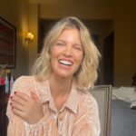 Liz Solari Instagram – Back de nuevas producciones y entrevistas que hice esta semana próximas al estreno de la serie Barra Brava que estrenamos el 23 de Junio por @primevideolat. 

¿Notaron que renové peluca? Salió un corto de la mano de @nacholopezfagalde y el make up divino es de @rikivalles. El peinado de ese dia @cristinacagnina @cerininet 💘 

 #Entrevistas #Shooting #Bakstage #ComingSoon