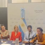 Liz Solari Instagram – ¡Celebramos la exitosa conferencia informativa y presentación oficial de @leysintientes en el Salón Blanco, Congreso de la Nación! de la mano de Philip Low (Neuroscientifico y Autor de la Declaración de Cambridge sobre la Conciencia), Juan Carlos Losada Vargas (Miembro de la Cámara de Representantes de Colombia), Máximo Mazzocco (Ambientalista y Fundador de EcoHouseGlobal) y sus Co-Creadores Liz Solari y Leonardo Barnabá. 

Agradecemos el acompañamiento de los diputados y senadores @leon_grosso @gcamano.oficial @manesfacundo @natisoutook @gladysgonzalezok @maria_sotolano @dinarezi @marialujan.rey 

La música llena de amor y conciencia de @coisla. La cálida presencia de un gran colectivo de ONG’s, medios de comunicación, y estrellas nacionales del entretenimiento. @candemolfese @fulopcatherine @melchorlez @escuderosilvina @ferdente 

Gracias al equipo de Sintientes.org @gracielafayt @krasnovp @alanmathieu17 @biancoabril_ @loliartusa @anitasanchezyano.

A @dakshacocina @shivacocina a todos los anonimos que colaboraron generosamente para hacer este evento posible❣️

Llenos de fe, y determinación trabajaremos en equipo para que Sintientes sea Ley.

.

We celebrate the successful informative conference and official presentation of @leysintientes in the White Room, National Congress with Philip Low (Neuroscientist, Industrialist and Author of the Cambridge Declaration on Consciousness), Juan Carlos Losada Vargas (Member of the Colombian House of Representatives), Maximo Mazzocco (Environmentalist and Founder of @eco.house) and Sentient Law Co-Creators Liz Solari and Leonardo Barnaba. We thank the MP’s from all parties for coming supporting sentient law bill since it is destined to change the life of millions of animals in Argentina. 

Full of faith and determination, we will continue to work as a  team till Sentient becomes a Law. 

🙏🏻❤️🐾🌎✊🏼