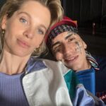 Liz Solari Instagram - Con uds el carrete #BarraBrava con chispas de lo vivido durante el rodaje para el cual nos instalamos a vivir en Uruguay que amo tanto, con un grupo de inmenso talento y corazón. Estrenamos esta joyita el 23 de Junio (miren el reel que postie ayer 😉) por @primevideolat 1-Preparandome para encarnar a Celeste una mujer astuta, estratega y que va por todo. Las manos de @lu_diazlamoglie 😍 2- Back con mi queridísimo compa @juanignaciocane, dos rosarinos en su salsa. 3- Primer escena con @matiasmayer @juanignaciocane 4- MotorHome con las mujeres que hacen magia 5- Foterli con la revelación @neopistea 6- En pleno armado de set por presenciar una escena con los talentosos @matiasmayer @gastonpauls22 7- Salidita a comer con @candemolfese @matiasmayer @juanignaciocane @itatheprincess 🐰 8- Estudiando y morfando vegan 9- El Sr Director @jesusbraceras con @danielortega_photos preparando todo para lucirnos. 10- Back de Ultima escena ¿Y vos, vas a verla? 🎬🔥😎 #SerieTv #Actriz #LatamPrime