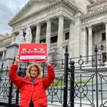 Liz Solari Instagram - Ayer marchamos por los animales. Y no frenaremos hasta que la ley haga lo que debe, protegerlos y considerarlos lo que son, sintientes y sujetos de derecho. Firma @leysintientes en mi bio Yesterday we marched for the animals. And we won’t stop until all animals are protected and considered sentient and subject to law by the Argentinian law. Sign our petition in bio 🙏🏻❤️🐾✊🏼🥳 Posted @withrepost • @change_ar 🐴 En el #DíaDelCaballo, se llevó adelante una manifestación para reclamar por los derechos de los animales. 📢 En la plaza del Congreso, organizaciones, influencers, y activistas animalistas estuvieron presentes apoyando, entre otras, a la petición Ley Sintientes, creada por @liz_solari que pide que los animales sean considerados como seres sintientes en el Código Civil y Comercial Argentino. ✍️ ¿Los acompañás con tu firma? 📲 Hacelo ingresando en change.org/LeySintientes o en el link de nuestra bio. @cherchevalier_author @clegg.judith @smileymindskids 🙏🏻❤️🐾 #HagamosElClic #Change10Años #LeySintientes #NoMasTAS #derechosanimales