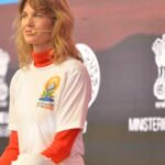 Liz Solari Instagram – Ayer tuve la alegría de dar una meditación guiada, de compartir mi experiencia con el yoga en el marco del #DiaInternacionalDelYoga invitada por la Embajada de la India y de compartir los libros #MeditacionesParaElPoderInterior y #MeditacionesParaUnViajeInterior junto a mi amada maestra espiritual @cherchevalier_author. 

 Celebro el ncuentro @julian_weich @lauraazcurra @veronicavarano @agustinakampfer @bonaerense 

Gracias a @indembarg @ambdineshbhatia por la calidez, la amabilidad y la invitación. 

Llena de alegría y esperanza de saber que alrededor de 5000 personas formaron parte de un evento que llama a el desarrollo espiritual y el autoconocimiento. 

🙏🏻🧘‍♀️✨

I had the joy to guide a meditation, share part of my life experience with Yoga as part of the #YogaInternationalDay and present #InnerPowerMeditations and #InnerJourneyMeditations books by my beloved spiritual Teacher @cherchevalier_author 

Thank you @ambdineshbhatia for your kind invitation and congratulations to the 5000 people that joined this celebration.

@smileymindskids @clegg.judith 🙏🏻📚🧘‍♀️💪🏾

#Yoga #Meditacion #Paz