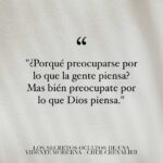 Liz Solari Instagram - "¿Porqué preocuparse por lo que la gente piensa? Mas bién preocupate por lo que Dios piensa.” "Why be concerned with what people think? Rather be concerned with what God thinks.” #LosSecretosOcultosDeUnaVidenteModerna #TheHiddenSecretsOfAModernSeer @cherchevalier_author esta disponible en @amazon - Link directo en mi Bio #librosrecomendados
