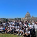 Liz Solari Instagram – Honrada de dar una charla junto a @gastonpauls22 en Roma para los Jóvenes de la Escuela Internacional Laudato Sí’ @scholasoccurrentes enfocada en el cuidado de la Tierra y de compartir este especial espacio con #Bono @u2 quien compartió su sabiduría y humor. 

Gracias @chrisasinelli @josemariadelcorral por el llamado a compartir nuestro camino de vida y de servicio con las nuevas generaciones. 

Gracias a Dios por abrir oportunidades para el encuentro, la inspiración, y el intercambio de ideas y la co-creación de un nuevo mundo y a mi amada maestra espiritual por iluminar mi camino @cherchevalier_author 

.

Honoured to give a talk for the International School of Laudato Si @scholasoccurrentes with @gastonpauls22 and share this special time with #Bono @u2 who shared his journey of service, wisdom and humour. Thank God for blessing us with the opportunity for encounter, inspiration to co-create a new world and to my beloved spiritual Teacher @cherchevalier_author for illuminating my path. 

Ph @clickcollector 🌼

🙏🏻🌎❤️🐾🌱🥳

#Mision #Servicio #Activismo