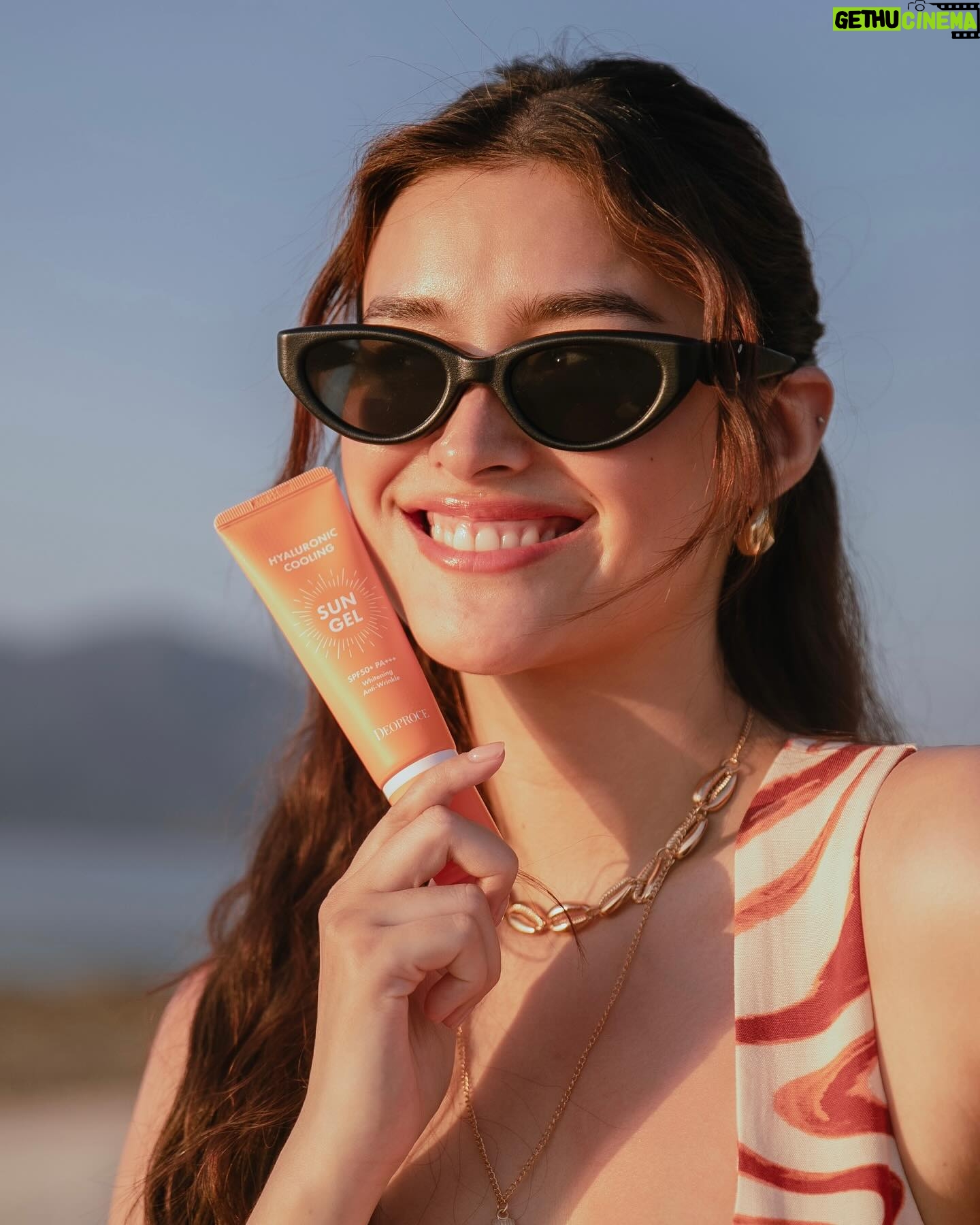 Liza Soberano Instagram - Sun-kissed, never sunburnt βοΈ Just got back from a dreamy Palawan vacation with my besties, all thanks to Deoproce! The UV Defence line was a lifesaver, keeping us protected all throughout the trip! Available in all Watsons, SM Beauty stores nationwide! π#Deoproce, #SuncareBeyondCompare
