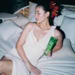 Liza Soberano Instagram - Sun-kissed, never sunburnt ☀️ Just got back from a dreamy Palawan vacation with my besties, all thanks to Deoproce! The UV Defence line was a lifesaver, keeping us protected all throughout the trip! Available in all Watsons, SM Beauty stores nationwide! 💓#Deoproce, #SuncareBeyondCompare
