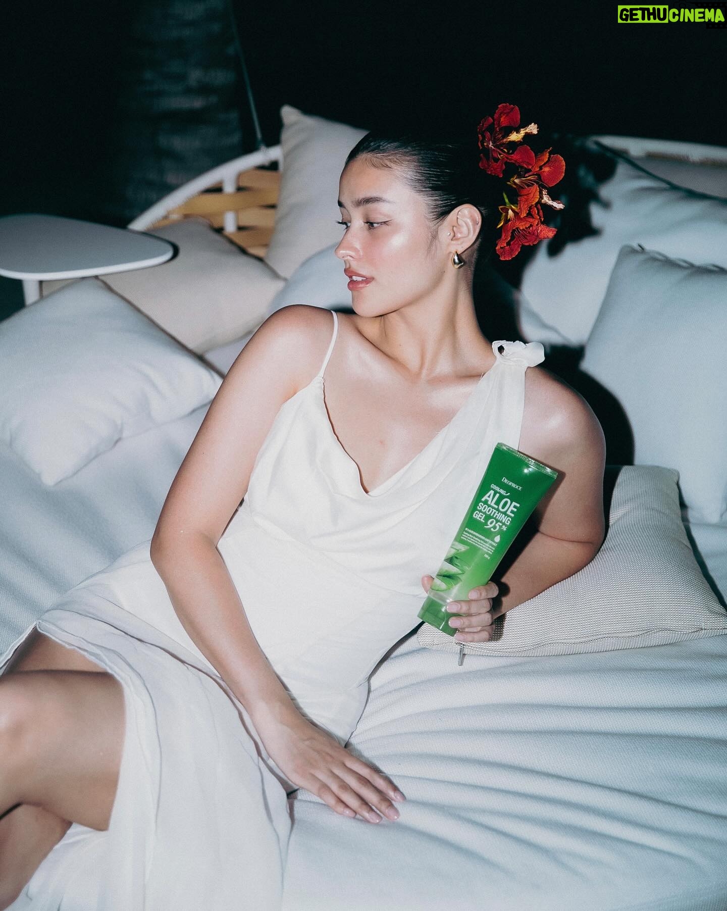 Liza Soberano Instagram - Sun-kissed, never sunburnt βοΈ Just got back from a dreamy Palawan vacation with my besties, all thanks to Deoproce! The UV Defence line was a lifesaver, keeping us protected all throughout the trip! Available in all Watsons, SM Beauty stores nationwide! π#Deoproce, #SuncareBeyondCompare