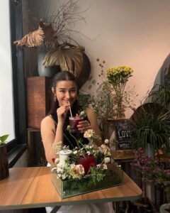 Liza Soberano Instagram - Vietnamese food, flowers & films 🇻🇳🤍