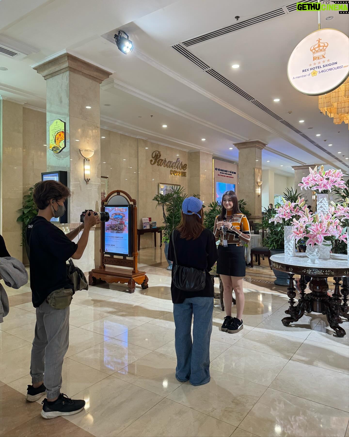 Liza Soberano Instagram - Vietnamese food, flowers & films 🇻🇳🤍
