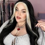 Loey Lane Instagram - Morticia Adams if she was a girlypop 💅🏻 Happy International Women’s Day!!! How I love being a woman! 💓 #plussize #altgirl #wig #womensday #internationalwomensday