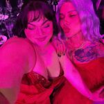Loey Lane Instagram - It was so nice of the Streamys to roll out the red carpet just so I could debut my new hair era 🥰 Thanks for having me @streamys ❤️ AND thanks to my bestie @snitchery for being the best and hottest and most fun date a girl could ask for ✨