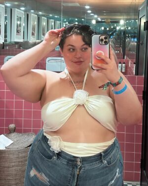Loey Lane Instagram - Well… good luck, babe!!! Coachella dumpy 💓 Thank you so so much @colourpopcosmetics for having me I love u!!! #coachella #plussize #plussizefashion