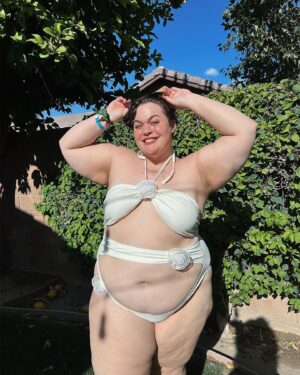 Loey Lane Instagram - Well… good luck, babe!!! Coachella dumpy 💓 Thank you so so much @colourpopcosmetics for having me I love u!!! #coachella #plussize #plussizefashion