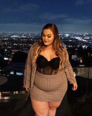 Loey Lane Instagram - If I knew it all then, would I do it again? 🥹 11 years ago today, I started my YouTube channel and my life has been forever changed. Thinking about all the adventures I’ve been on today, the opportunities I’ve been given and the things I’ve been able to experience. I will never stop thanking you for giving me this life by supporting me over the past decade. I am here for as long as you’ll have me. Thank you, thank you, thank you. I love you endlessly.