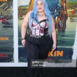 Loey Lane Instagram - Bodkin WORLD PREMIERE baby!!! What a show! A true crime podcast trio that uncovers a deeper mystery hidden in a quiet town in Ireland? You know I can’t wait to watch the rest (on @netflix May 9th heheheheh) thank you thank you for having me 🦋 Top: @torrid Pants: @hottopic Belt & boots: @torrid