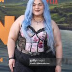 Loey Lane Instagram - Bodkin WORLD PREMIERE baby!!! What a show! A true crime podcast trio that uncovers a deeper mystery hidden in a quiet town in Ireland? You know I can’t wait to watch the rest (on @netflix May 9th heheheheh) thank you thank you for having me 🦋 Top: @torrid Pants: @hottopic Belt & boots: @torrid