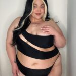 Loey Lane Instagram - I love that we all collectively agreed that this was *the* swimsuit from yesterday’s haul video 🖤 Will it stand up to water? Maybe not!!! Will it give me really weird tan lines? Probably! Do I really care when I look this good? No… no I don’t 💁🏻‍♀️ #plussize #plussizeedition #bikini
