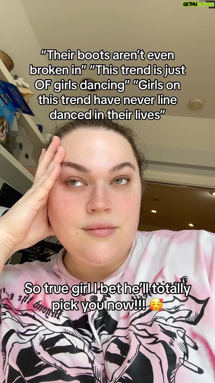 Loey Lane Instagram - Cause why are you a girl out here hating like a MANNN 😭 My favorite comment on one of those hater vids was a girl saying “you’ll get over it, hope that helps!” LMAOOO