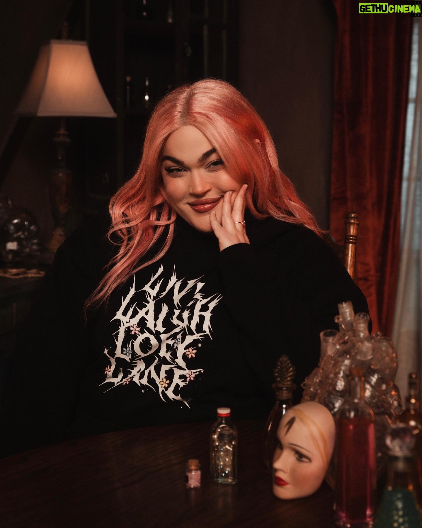 Loey Lane Instagram - LIVE LAUGH LOEY LANE FOREVER… or at least until March 4th 🥹 MERCH HAS BEEN EXTENDED!!! Everyone say “thank you @merchlabs besties”!!! Those little cutie pies heard me out when I said that so many of you had asked me to extend the sale for just one more week. Hopefully you can get your hands on the collection, we still have the full size range up to a 5XL available for y’all to snag. Thank you thank you thank you for your support. 💓