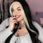 Loey Lane Instagram - Morticia Adams if she was a girlypop 💅🏻 Happy International Women’s Day!!! How I love being a woman! 💓 #plussize #altgirl #wig #womensday #internationalwomensday