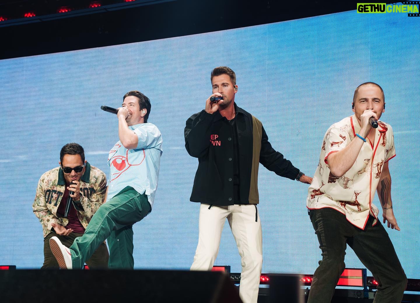 Logan Henderson Instagram - Getting in the holiday spirit with the best @iheartjingleball crew!