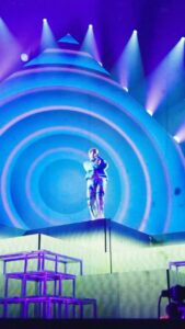 Logan Henderson Instagram - Been amazing making waves 🌊 with you this summer!! What’s been your favorite show so far?? 🎥 @aarongatewoodx