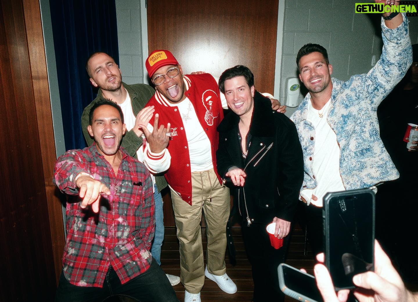 Logan Henderson Instagram - Getting in the holiday spirit with the best @iheartjingleball crew!