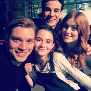 Lola Flanery Instagram - We came out of the shadows ❤➰👊🏼@shadowhunterstv @domsherwood @kitkatsmeow @albertorosende #shadowhunters #staytuned #filming #actorslife #ilovemyjob