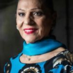 Lolita Instagram – Todas estas mujeres son de mi familia , faltan algunas , pero todas ellas son libres , creadoras , luchadoras , familiares , luchan por las injusticias , madres , supervivientes, valientes ,guerreras , ,trabajadoras , leales , legales , fieles , amigas , autosuficientes , únicas , cada una en lo suyo , y con coraje de vivir ellas son mi familia , faltan muchas de ellas que son anónimas , pero no para nosotras desde mis abuelas pasando por mis primas ect viva mi familia vivan las mujeres , todas , sin excepción feliz día @lolafloresypunto @carmen_flores_fans @lolitafoficial @rosarioficial @albafloresoficial @elenafuriase @indian.gypsy #nalasierrafuriase