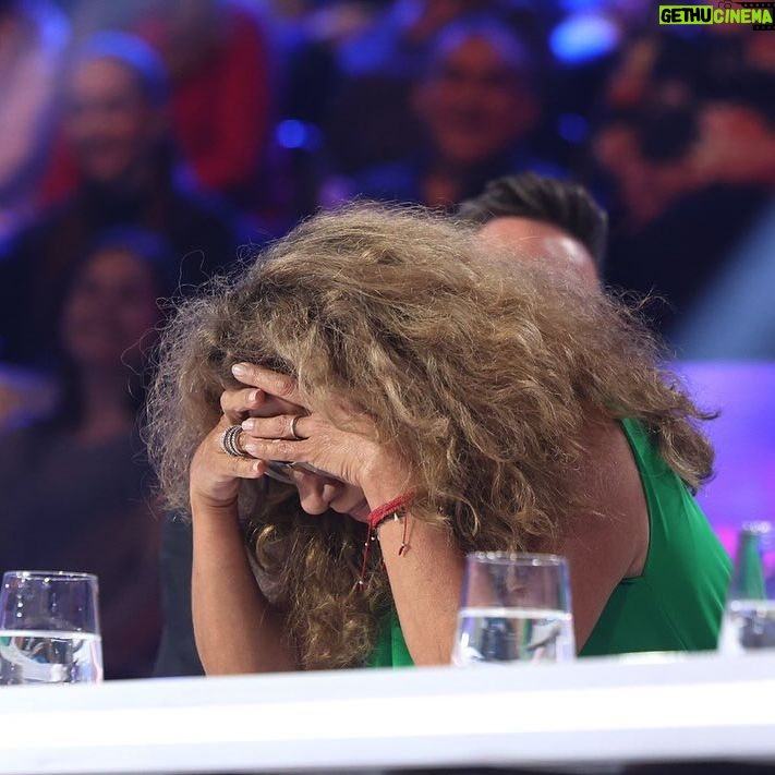 Lolita Instagram - @tucaramesuena a divertirse @angelllacer_oficial @carloslatre @chenoa @fuentes_manel @soymiguellago @juanrabonet @raquelsanchezsilva @juliamedina @raoulvazquez @_valros @oficialconchita @dbustamanteweb @supremmedeluxe @antena3com @gestmusic @joseirun_fotografia