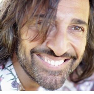 Lolita Instagram - Feliz cumple @acarmonaoficial sabes que te quiero y creo que te quería ya antes de conocerte , escuchar tu voz , única , para mi , tu manera de cantar de escribir y cantar contigo es un honor y un placer que jamás dejaré de sentir y de hacer , pasa un buen día , disfruta de tu familia que es la mía y que ese nieto que tienes sepa la clase de artista y de persona que tiene por abuelo , te quiero te admiro , feliz cumple, @marinacarmona @imluciafernanda @mariolaorellana