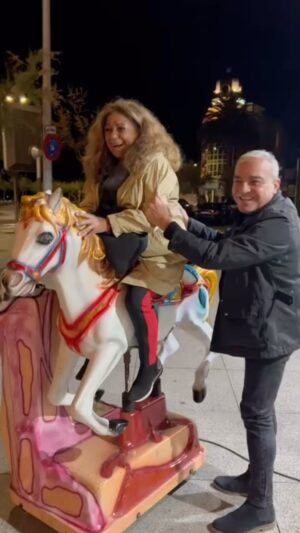 Lolita Instagram - Poncia en busca de pepe el Romano,  Santander a caballo pues si @luisluquecabrera @zapardielarbas .asi soy yo veo un cacharrito y me subo , buenas noches