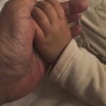 Lolita Instagram - Un domingo de los que me dan fuerza con mis hijos @elenafuriase @guillefuri @gonzalos.g mi familia mis nietos esta es la mano de mi nieta #nala ,mi #noah estaba jugando en el salón , ya me han dado fuerza suficiente y energía para este mes de mayo que empieza ya ,nos vemos en Santander y Palma de Mallorca con #poncia y a mis amigos que hacía tiempo que no veía @enriquetorresoficial #betinavega y mi Carmen, mi familia