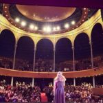 Lolita Instagram - El antes y el después , en el @teatrocirco_ab Gracias de corazón no puedo estar más agradecida por el aplauso y la energía tan bonita gracias Ricardo y al @aytoalbacete gracias gracias gracias @luisluquecabrera @cimarroj @pentacionespectaculos @zapardielarbas @christianmolca #nicolassanchez @pilarcontrerasgarrido @muchoartemanagement