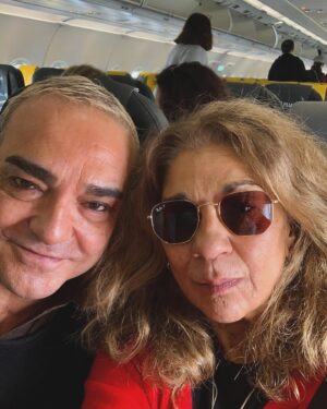 Lolita Instagram - Hoy toca avión a Barcelona y luego coche a Girona , mañana Figueres @teatrezorillafigueres @zapardielarbas @muchoartemanagement @luisluquecabrera  #poncia @cimarroj @pentacionespectaculos @pilarcontrerasgarrido @christianmolca #nicosanchez